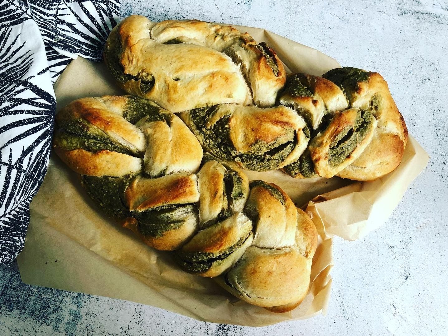 Kürbiskern-Striezel mit Marillenkernöl