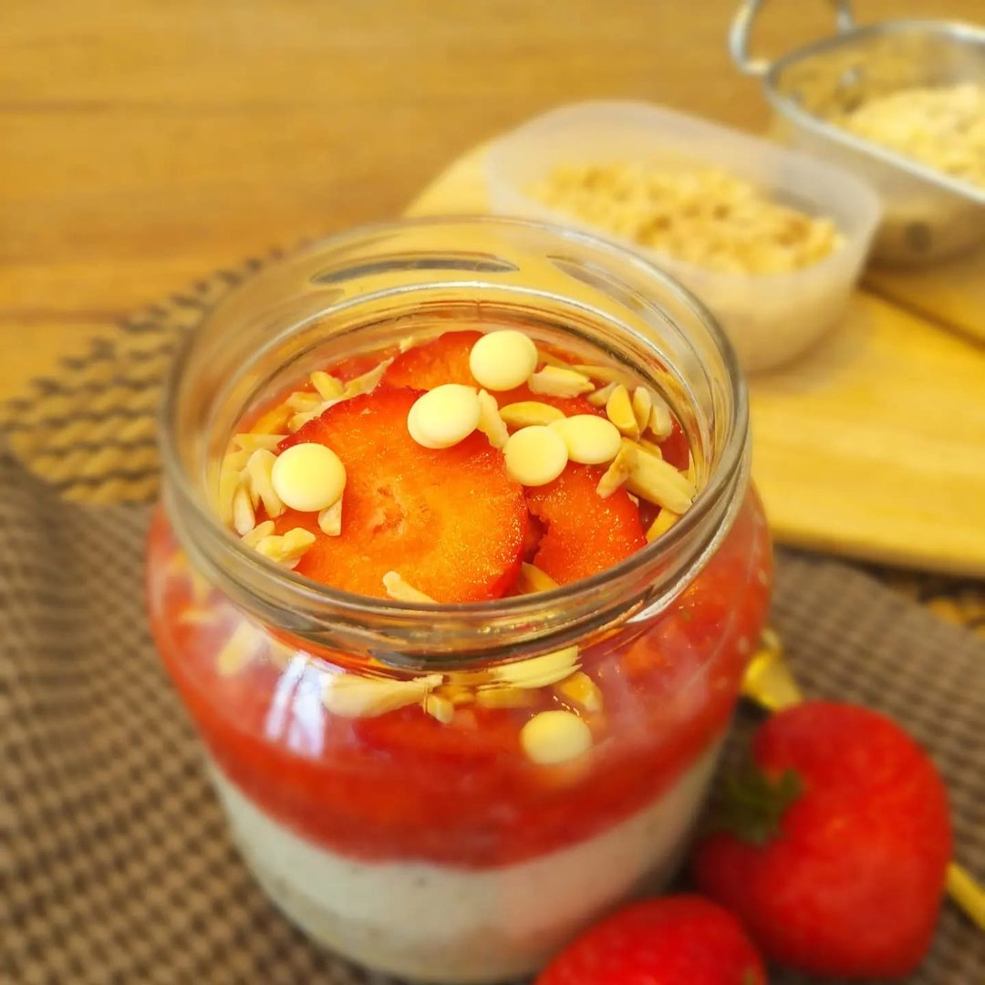 Strawberry Cheesecake Overnight oats