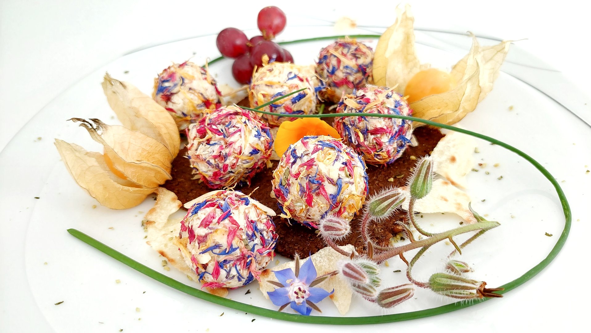 Schlossdamer Frischkäse-Blüten-Kugeln. Fingerfood vom Feinsten.
