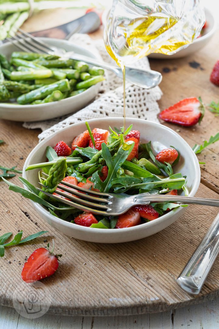 Spargelsalat mit Erdbeeren
