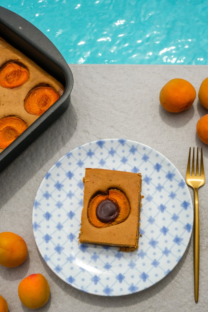 VEGANER ÖSTERREICHISCHER MARILLEN KUCHEN MIT SCHOKOLADE