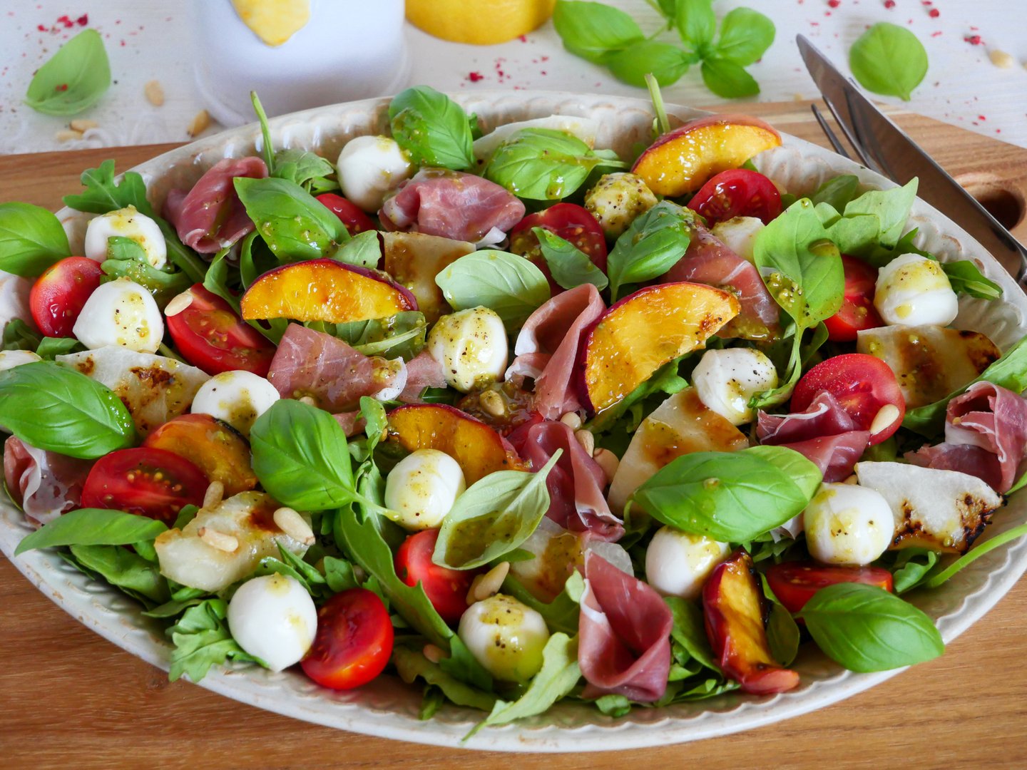 Gegrillter Pfirsich-Melonen-Salat
