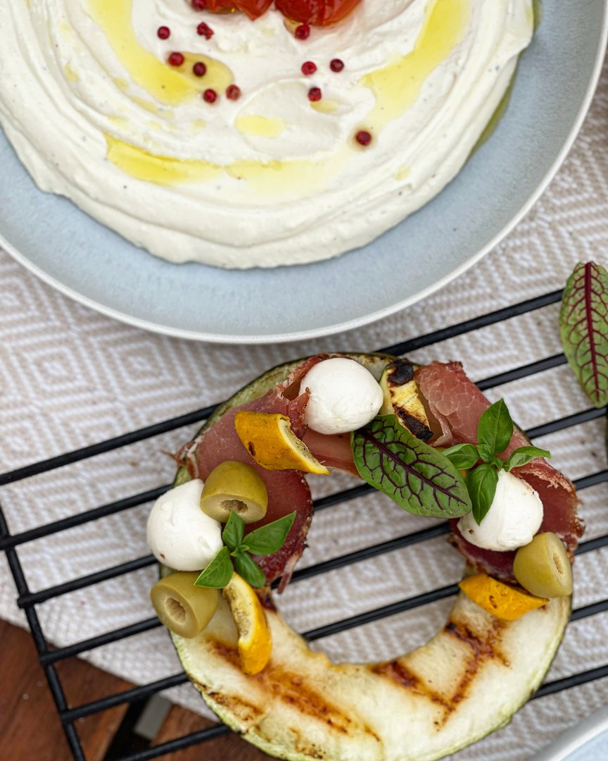 Honigsüße Melonenringe mit Fetadip vom Grill