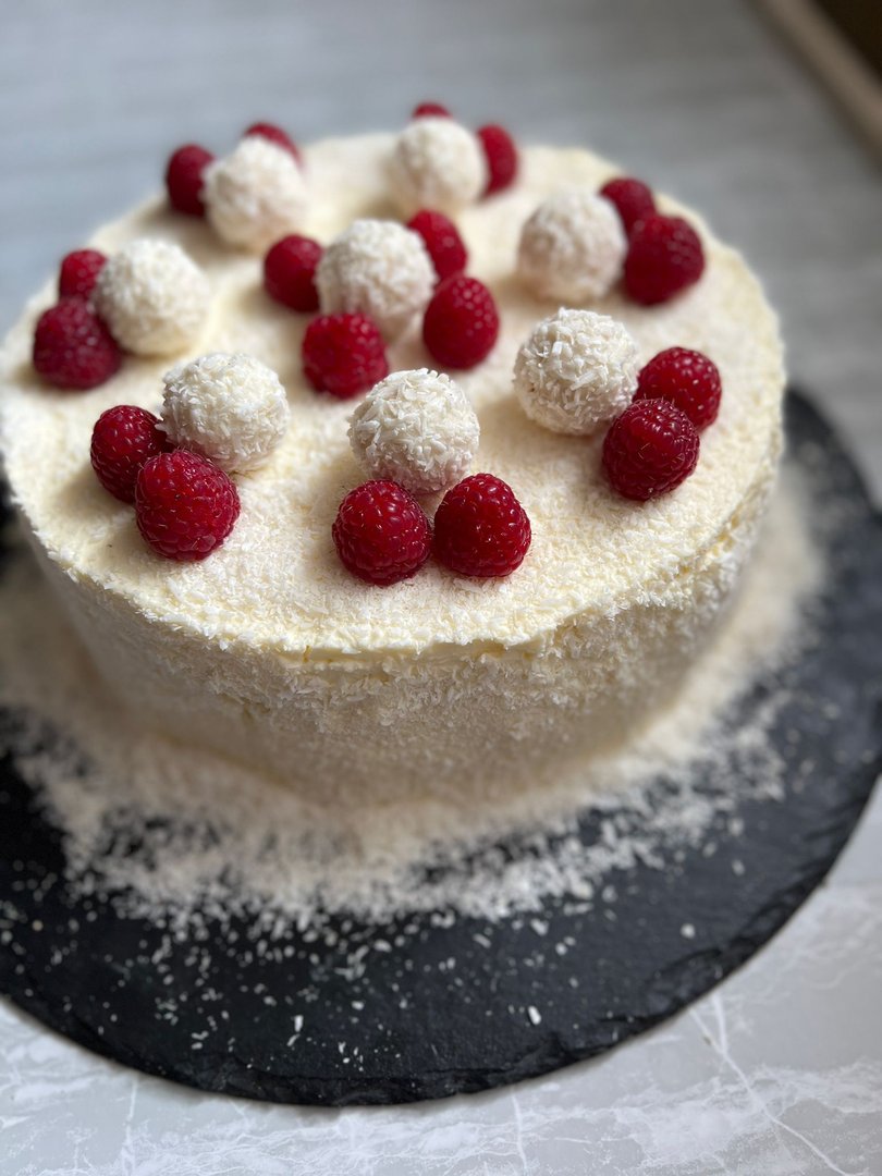 Himmlische Raffaello Himbeeren Torte