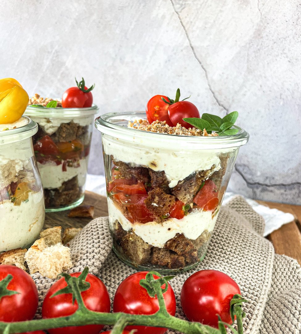 Tomaten-Kräuter-Tiramisu