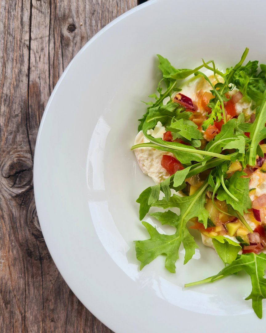 Sommersalat mit Burrata