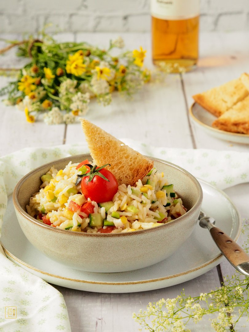 Reissalat mit getoastetem Brot