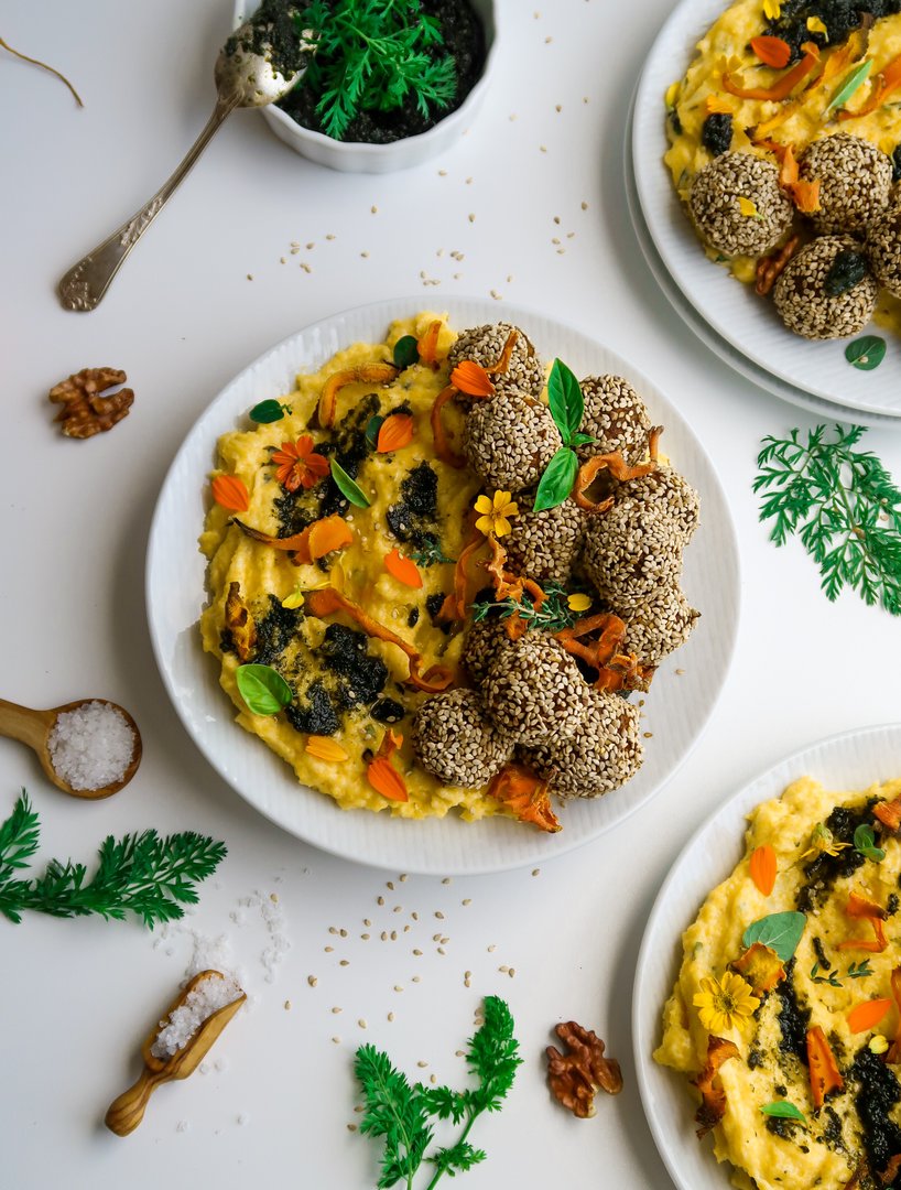 Alles Karotte - Falafel, Chips, Pesto mit Polenta