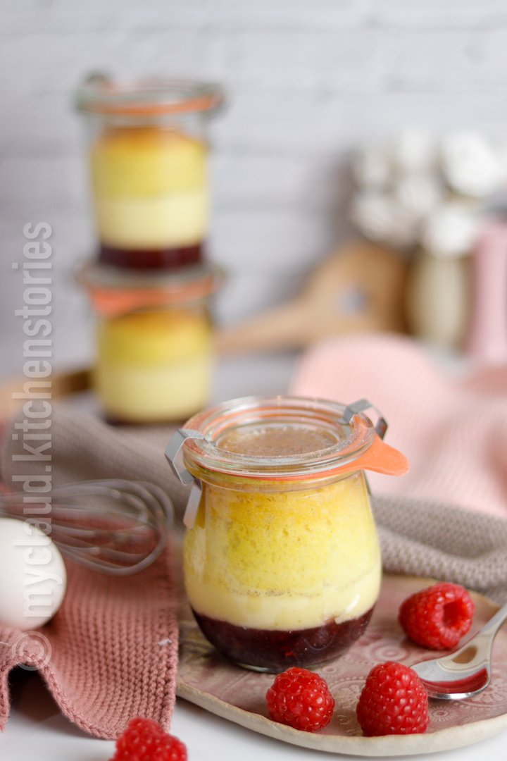 Der heiße Dreier (Biskuit, Pudding und Beeren)