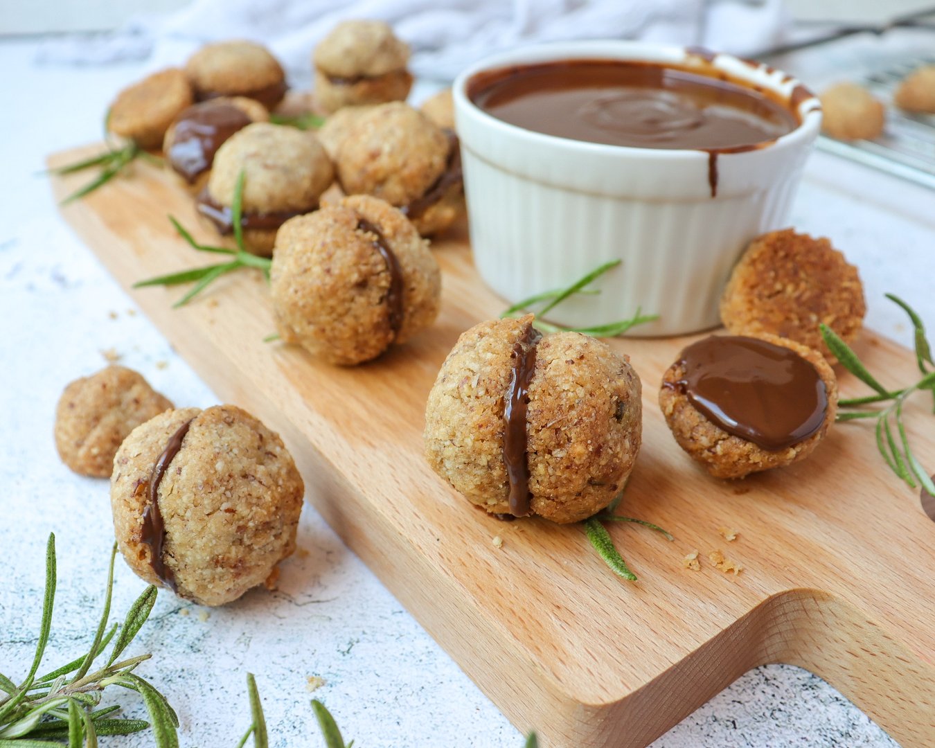 Vegane Zero Waste Nuss-Rosmarin-Kekse