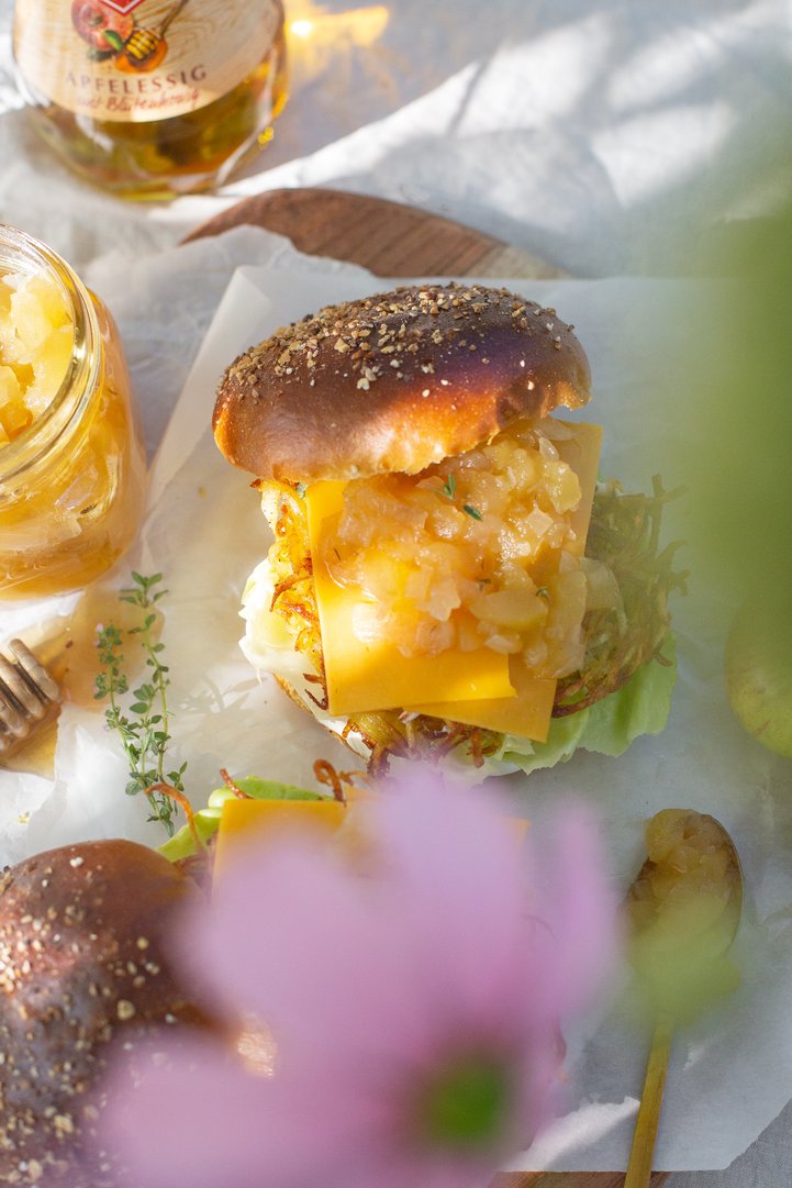 RÖSTIBURGER MIT KÖSTLICHEM APFEL CHUTNEY