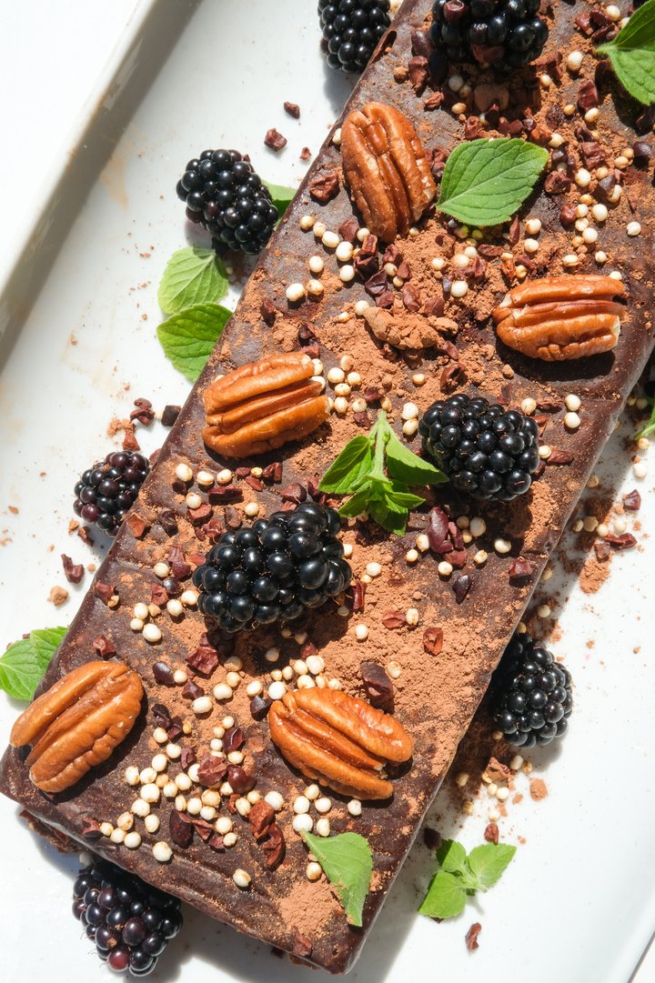FRUCHTIGE GARTENFREUDEN: ZUCCHINI KUCHEN & SMOOTHIE BOWL
