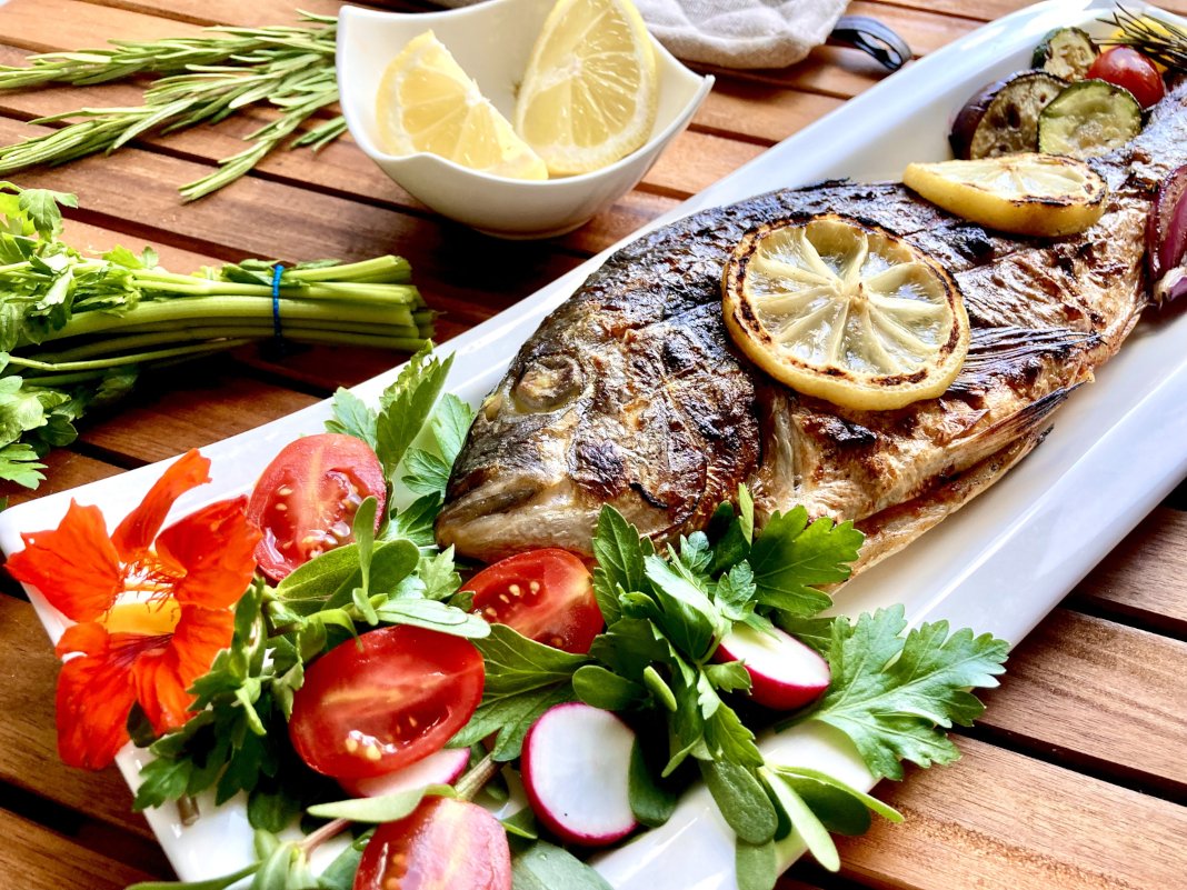 Doraden vom Grill mit mediterranem Grillgemüse