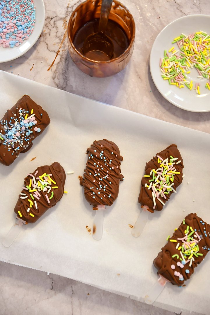 Zuckerfreies Himbeer-Eis aus unserer Familienküche