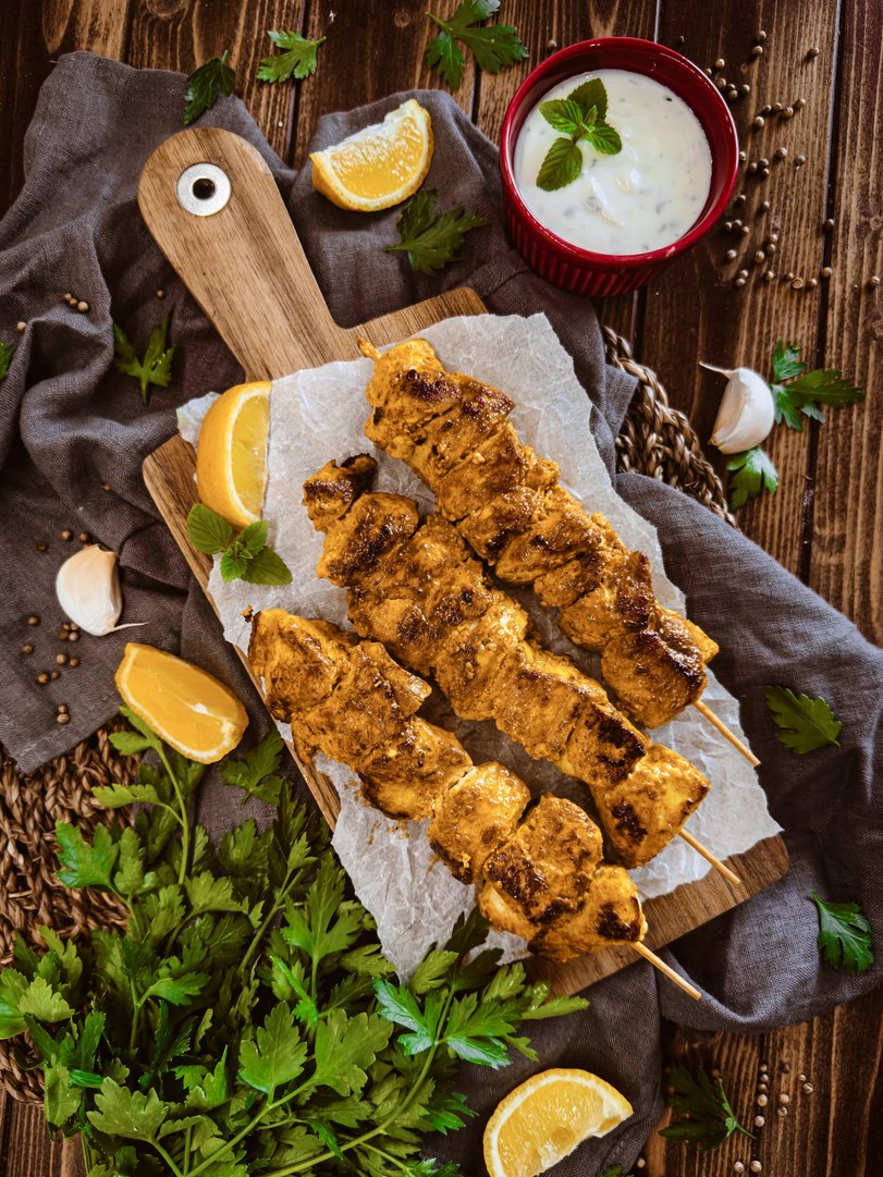 Tandoori Chicken Spieße vom Grill & Minz-Dip