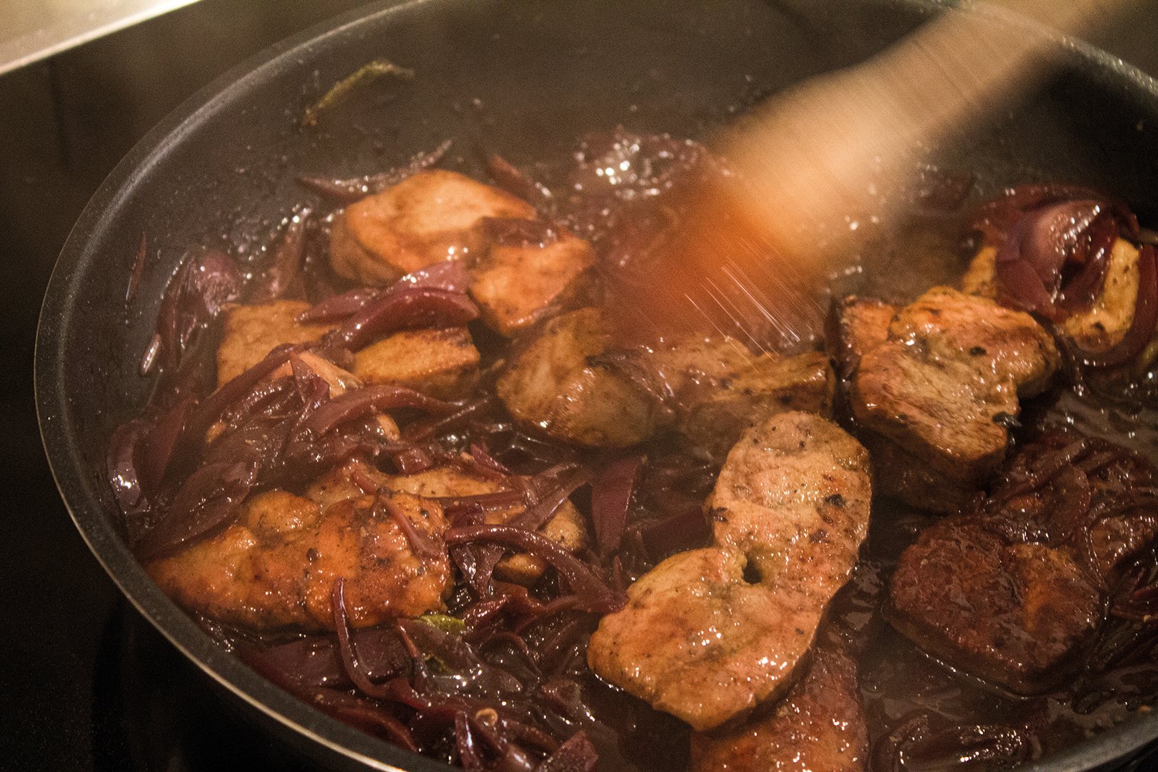 Kalbsleber in Zwiebelsauce „Fegato alla Veneziana“