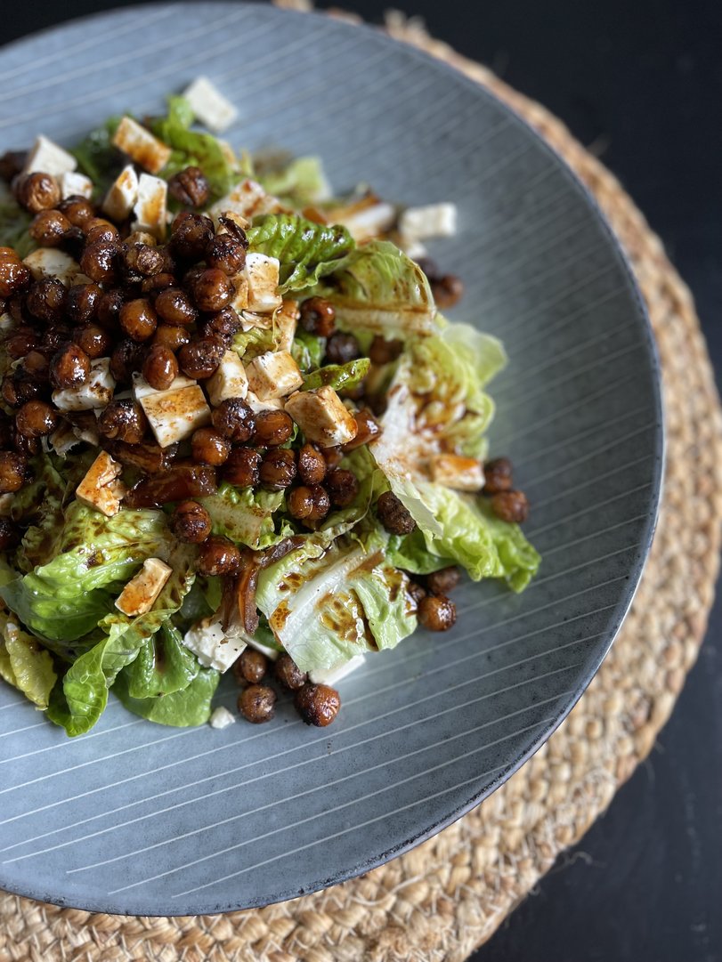 Kichererbsensalat mit Feta und Datteldressing