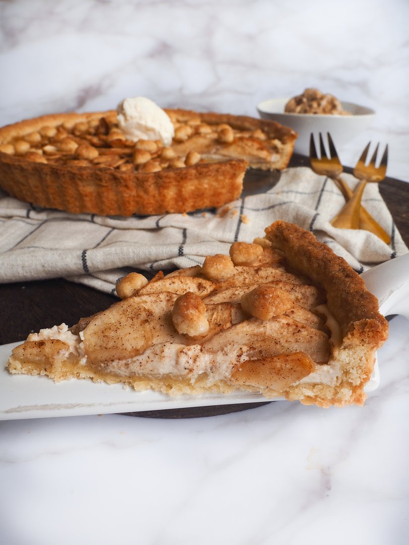 vegane Apfel-Erdnuss-Tarte mit Crumble