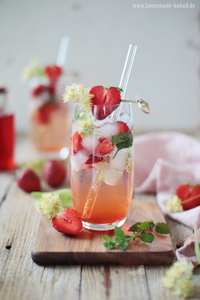 Erdbeer-Lindenblüten-Shrub: Erfrischender Sommerdrink mit Essig
