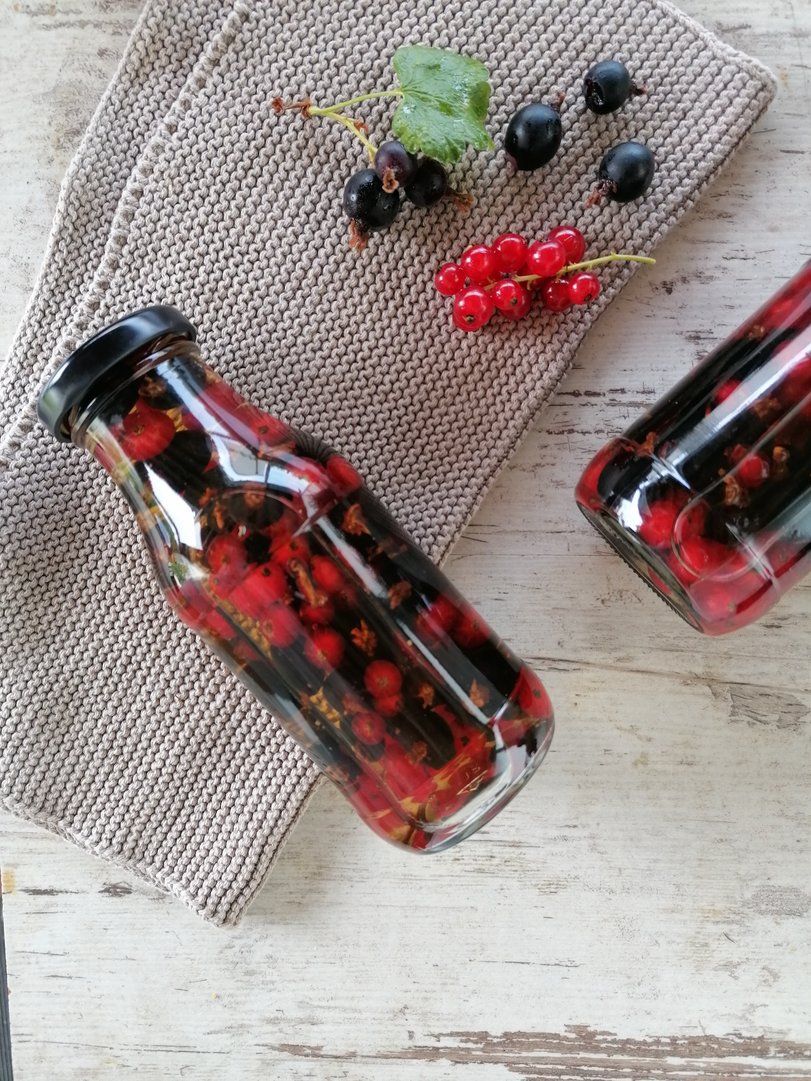 Ribisel-/ Stachelbeeren Essig