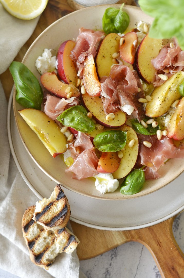 ERFRISCHENDER ANTIPASTITELLER ALLA SOMMERFRISCHE