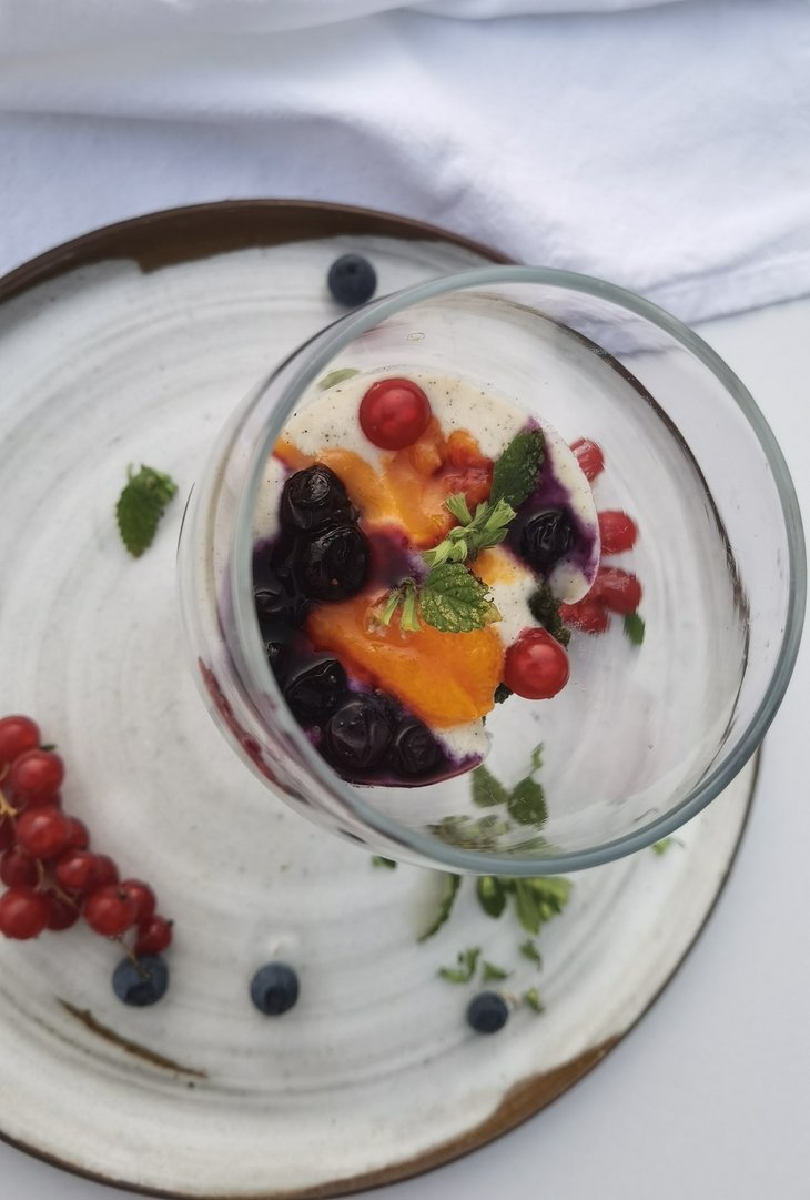 Veganes sommerliches Tiramisu mit Spirulina Alge