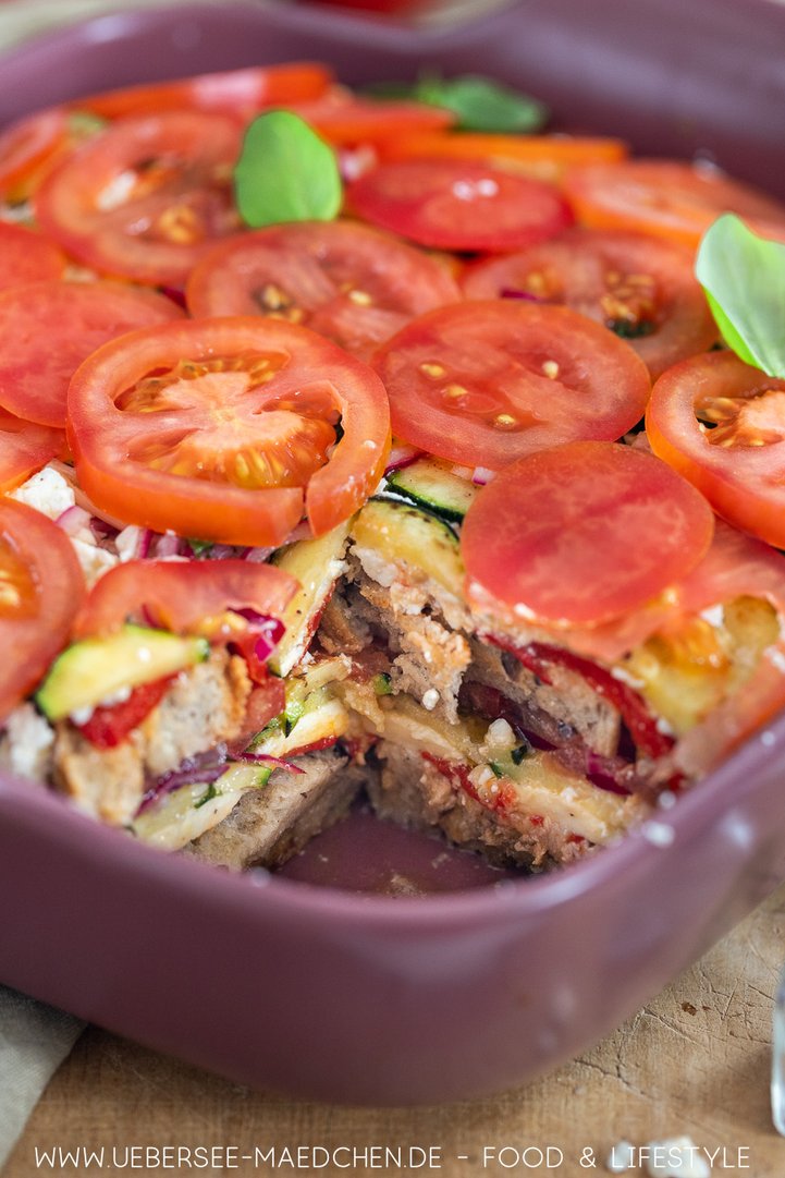 Mediterraner Schichtsalat perfekt für die Grillparty