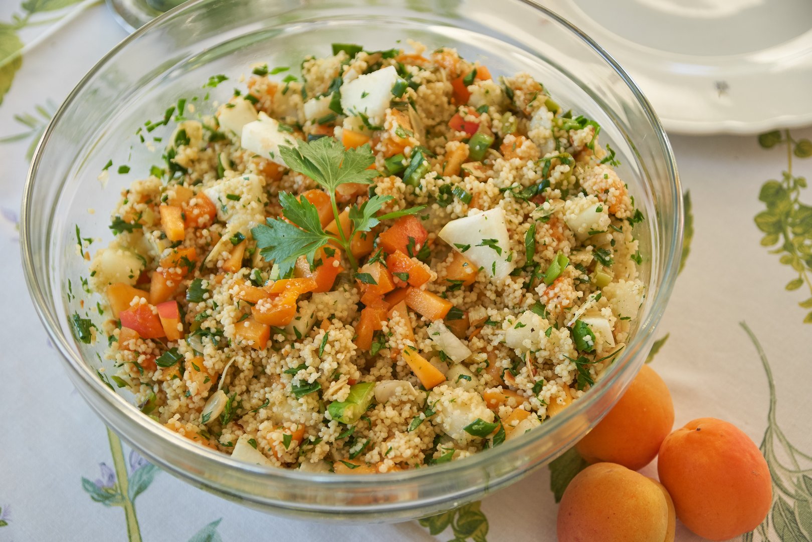 Fruchtiger Marillen-Couscous-Salat