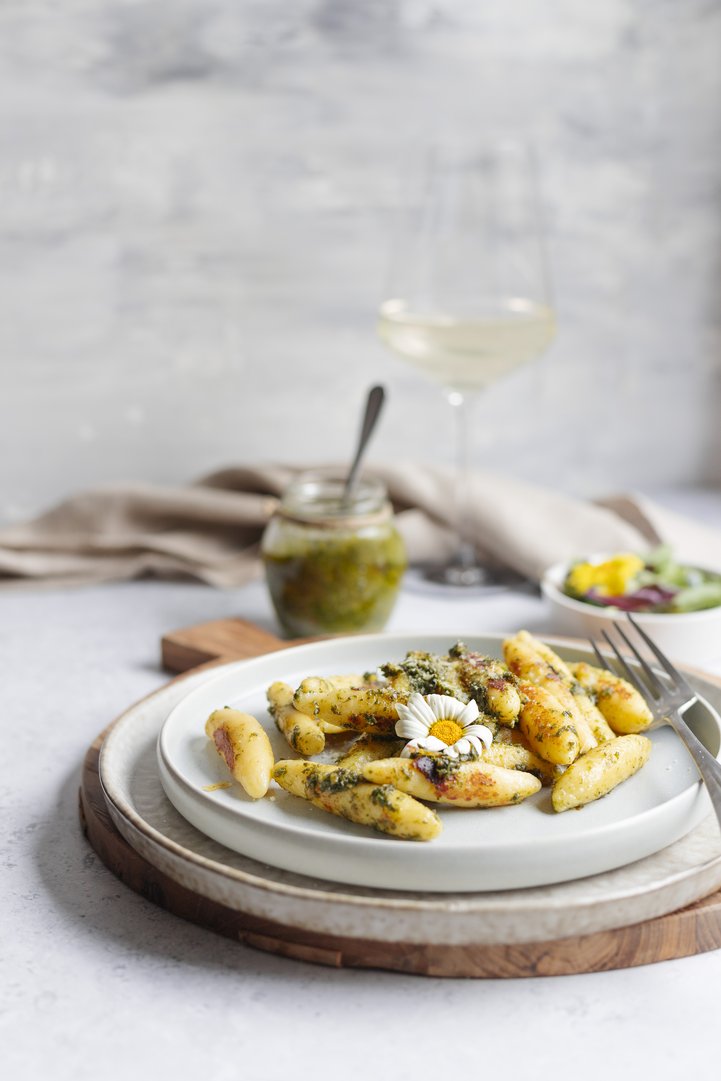Tiroler Schupfnudeln mit Almkräuterpesto