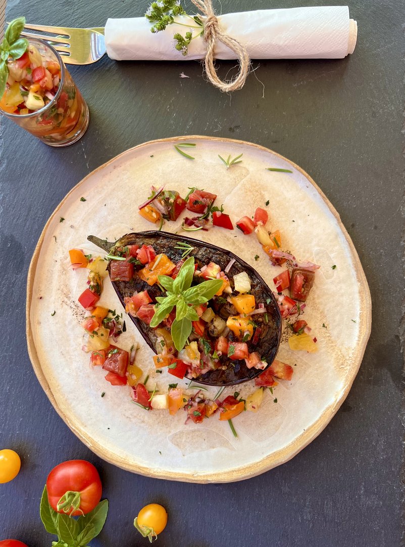 Gegrillte Melanzani mit Tomaten-Salsa