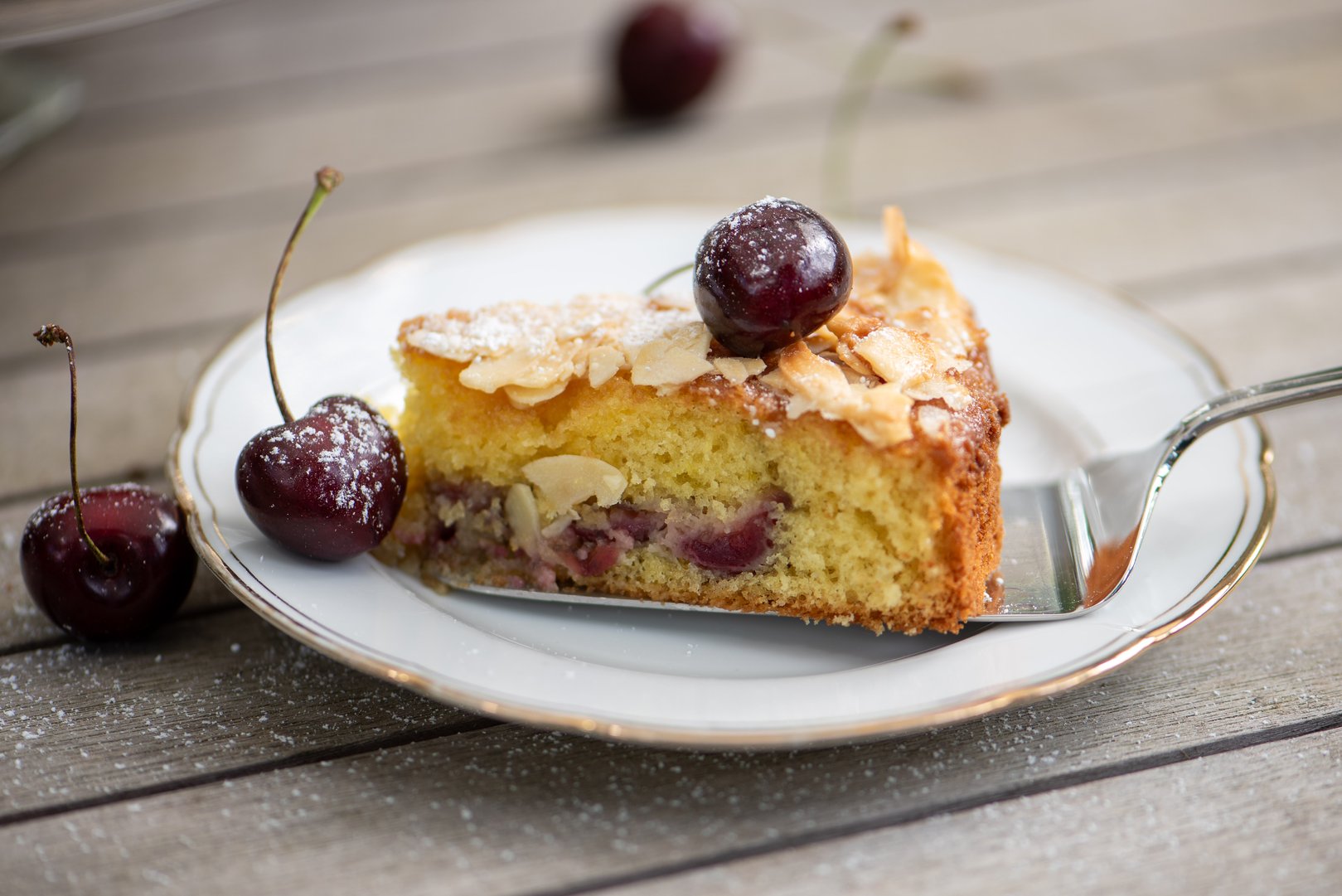 Kirschkuchen mit Mandelkaramell