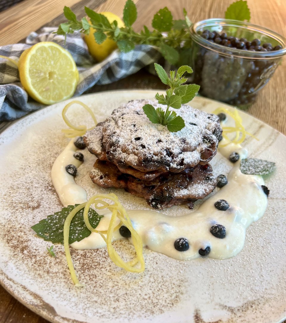 Schwarzbeernocken mit Zitronencreme