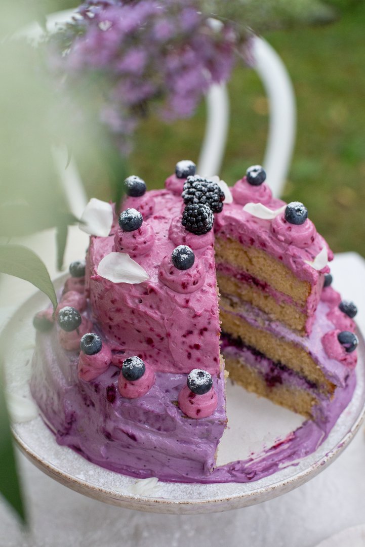 BEERENTRAUM TORTE MIT SAFTIGEN MANDELBÖDEN