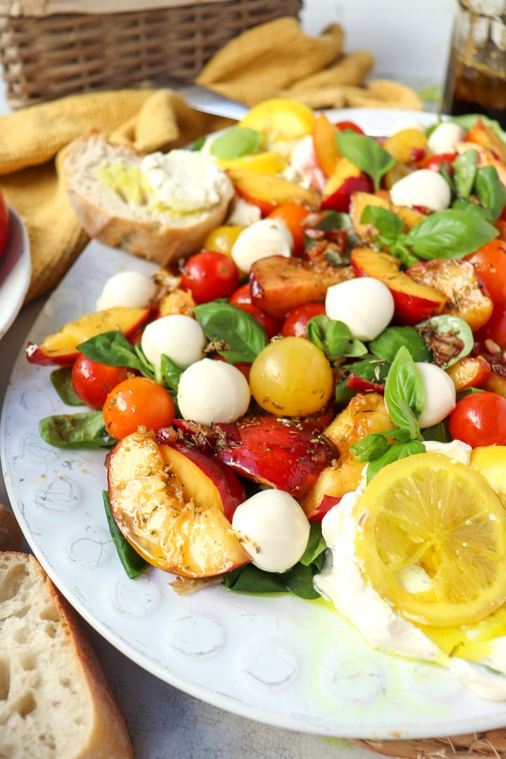 Tomaten - Nektarinen Salat mit würziger Honigvinaigrette und eingelegten Zitronen