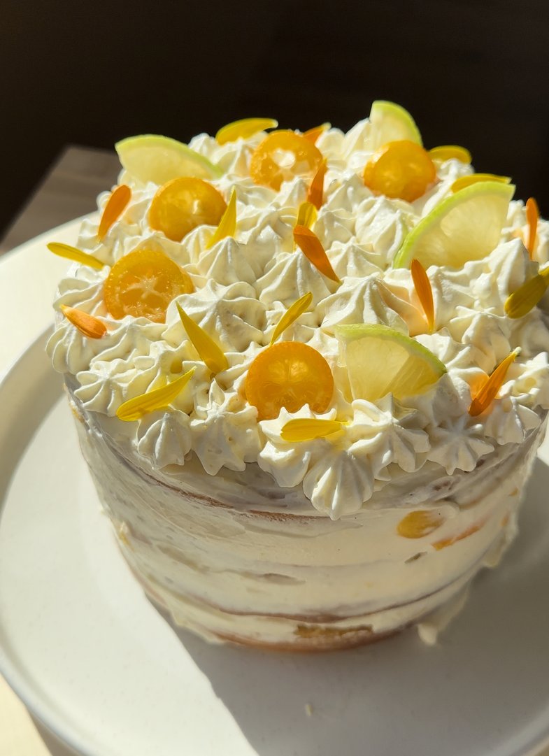 Amalfi Torte – Zitronenbiskuit, Kumquats-Crème, Orangen-Sahne