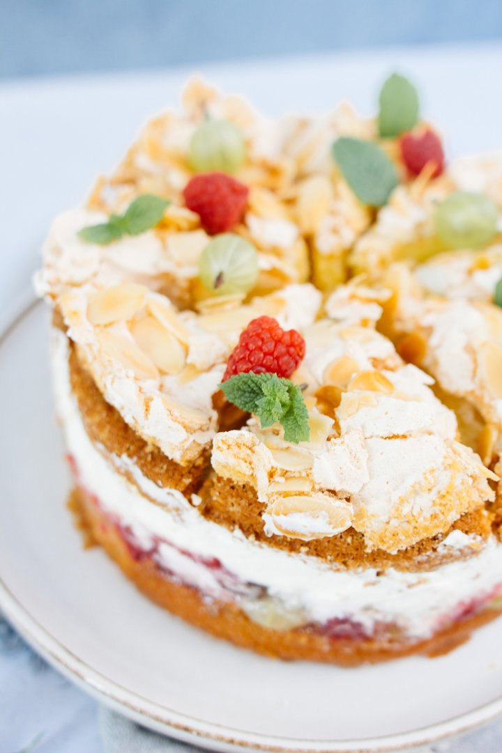 Schwimmbadtorte mit Stachelbeeren