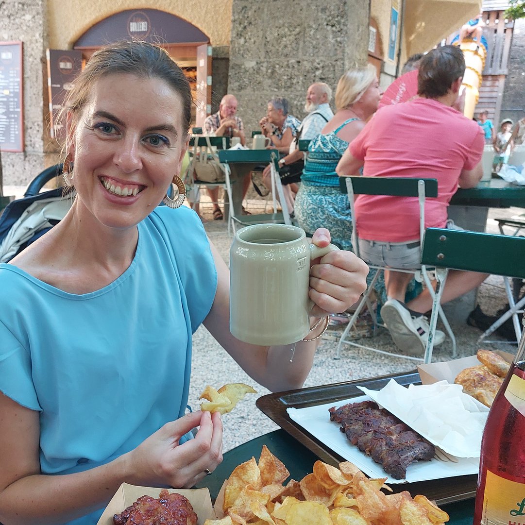 Prost, Mahlzeit im Biergarten!
