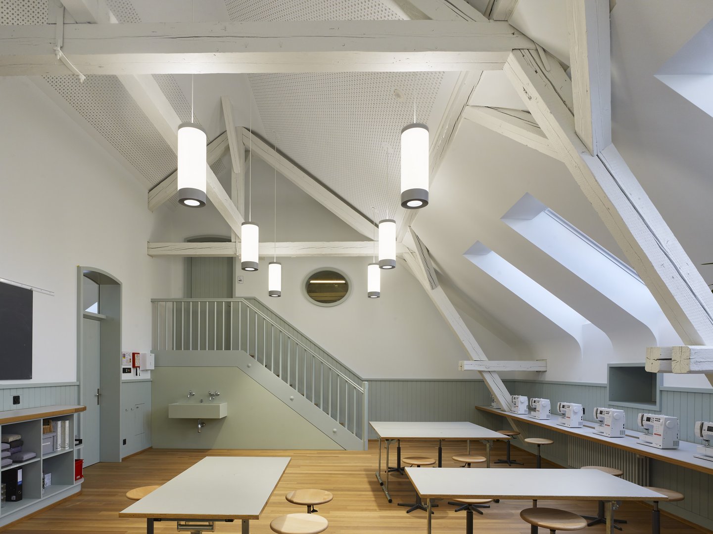 Dachgeschossausbau Schulhaus Pestalozzi, Basel