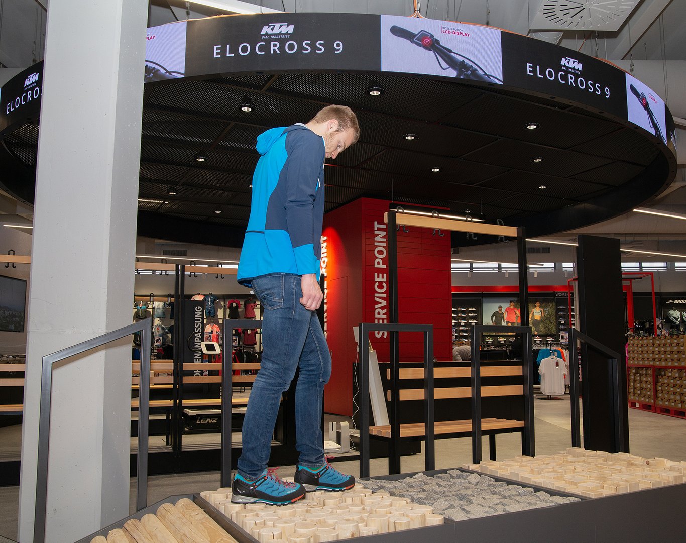 Hervis_Outdoor_Shopping.jpg
