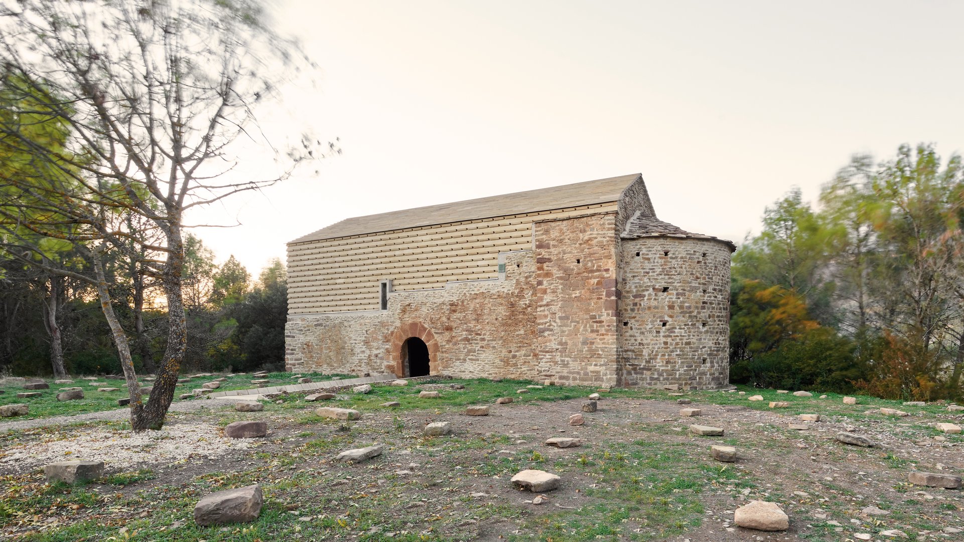 "Stones on the road" Interventions in the Camino de Santiago across Ruesta 