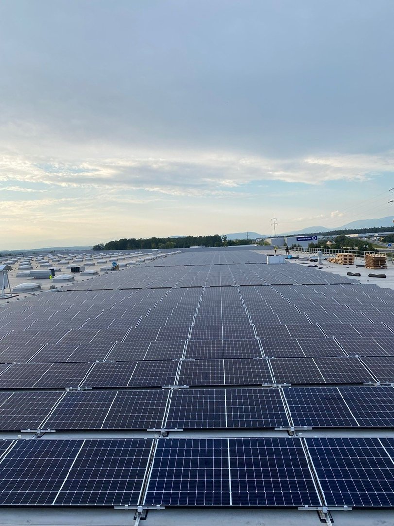 Titelbild zu PV-Anlagen Filialen und Logistikzentren