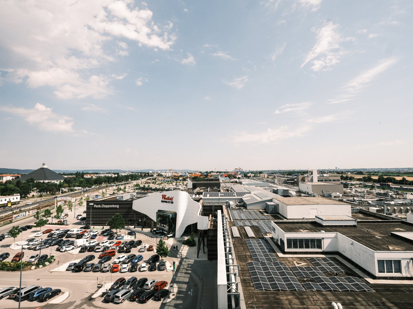 PV - Anlage auf dem Dach der Westfield Shopping City Süd
