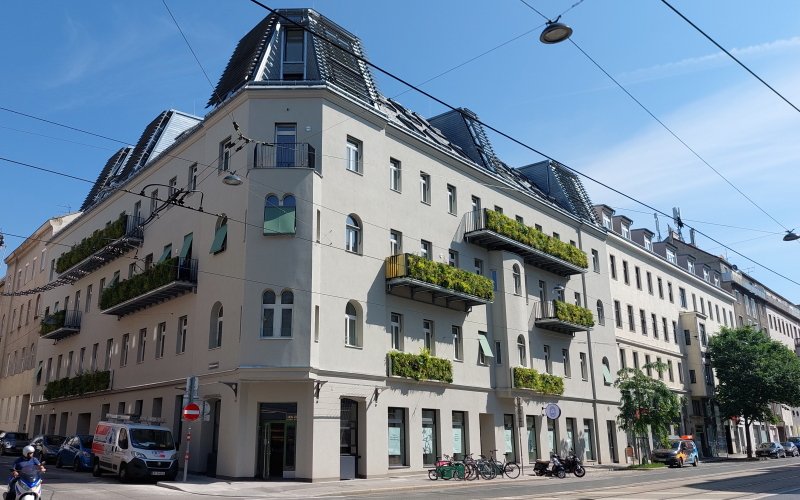 Titelbild zu EnerPHit-Sanierung eines Gründerzeit-Gebäudes mit innovativer Grauwasserverwertungsanlage