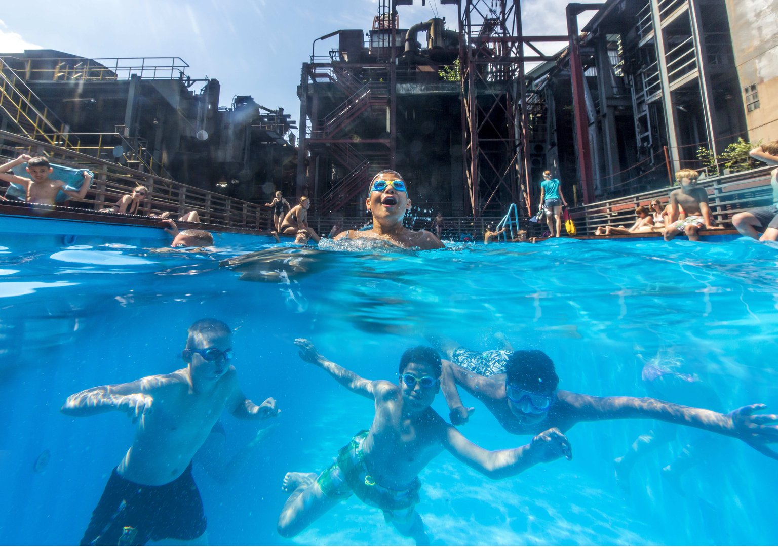 Titelbild zu Die spektakulärste Bade-Location Deutschlands: Das Werksschwimmbad auf Zollverein