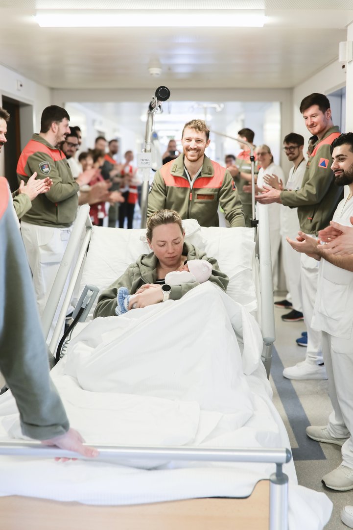 Titelbild zu Raus mit Applaus - Auf dem Weg ins neue Spital