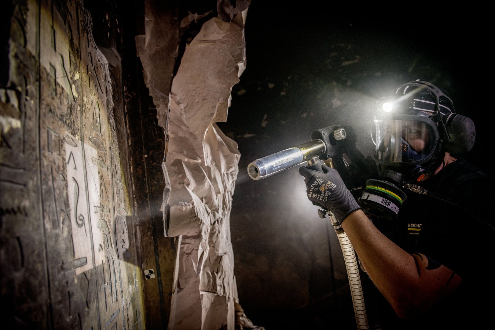 Ritterschlag im Grab des Hohepriesters