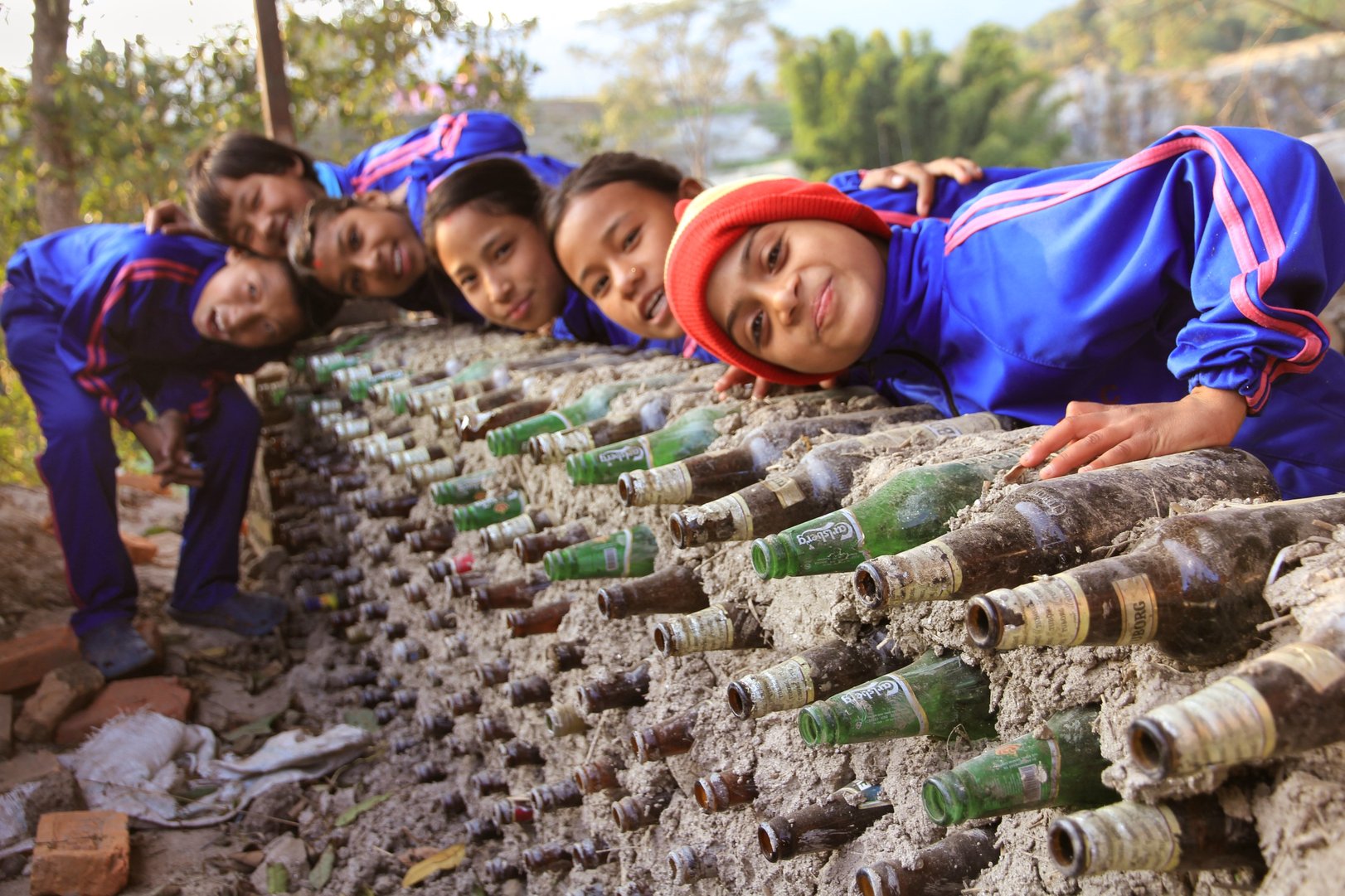 Win-Win: Umweltschutz und soziale Bildungsprojekte gehen Hand in Hand