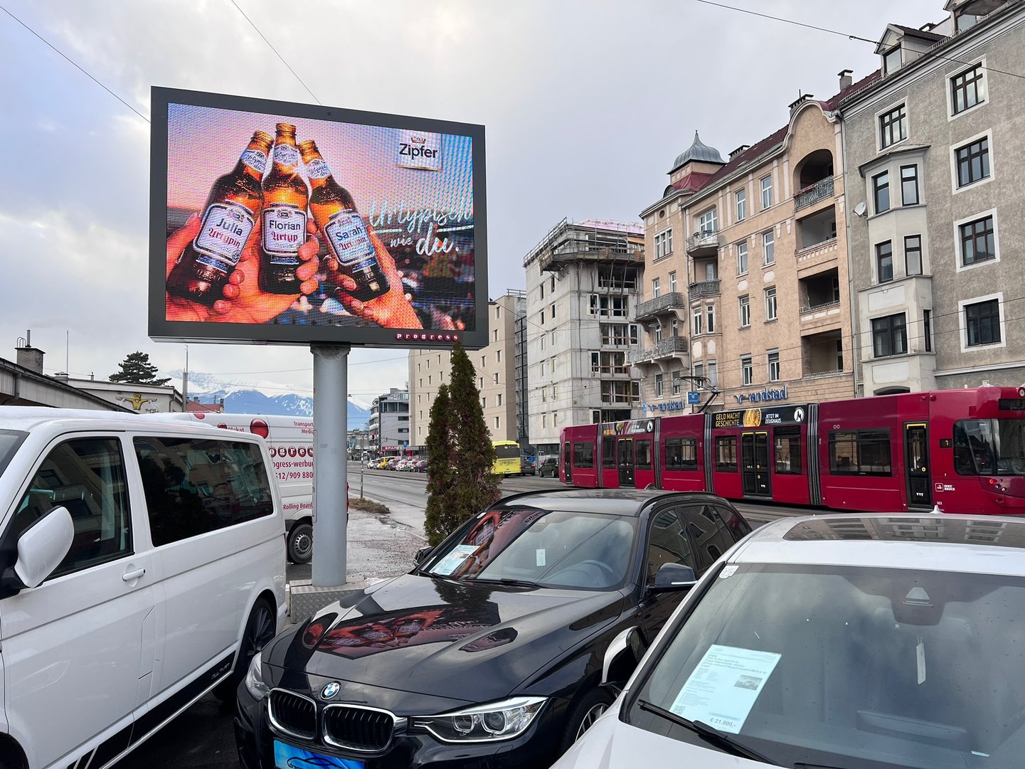Digitaler-PremiumScreen-Innsbruck2.jpg