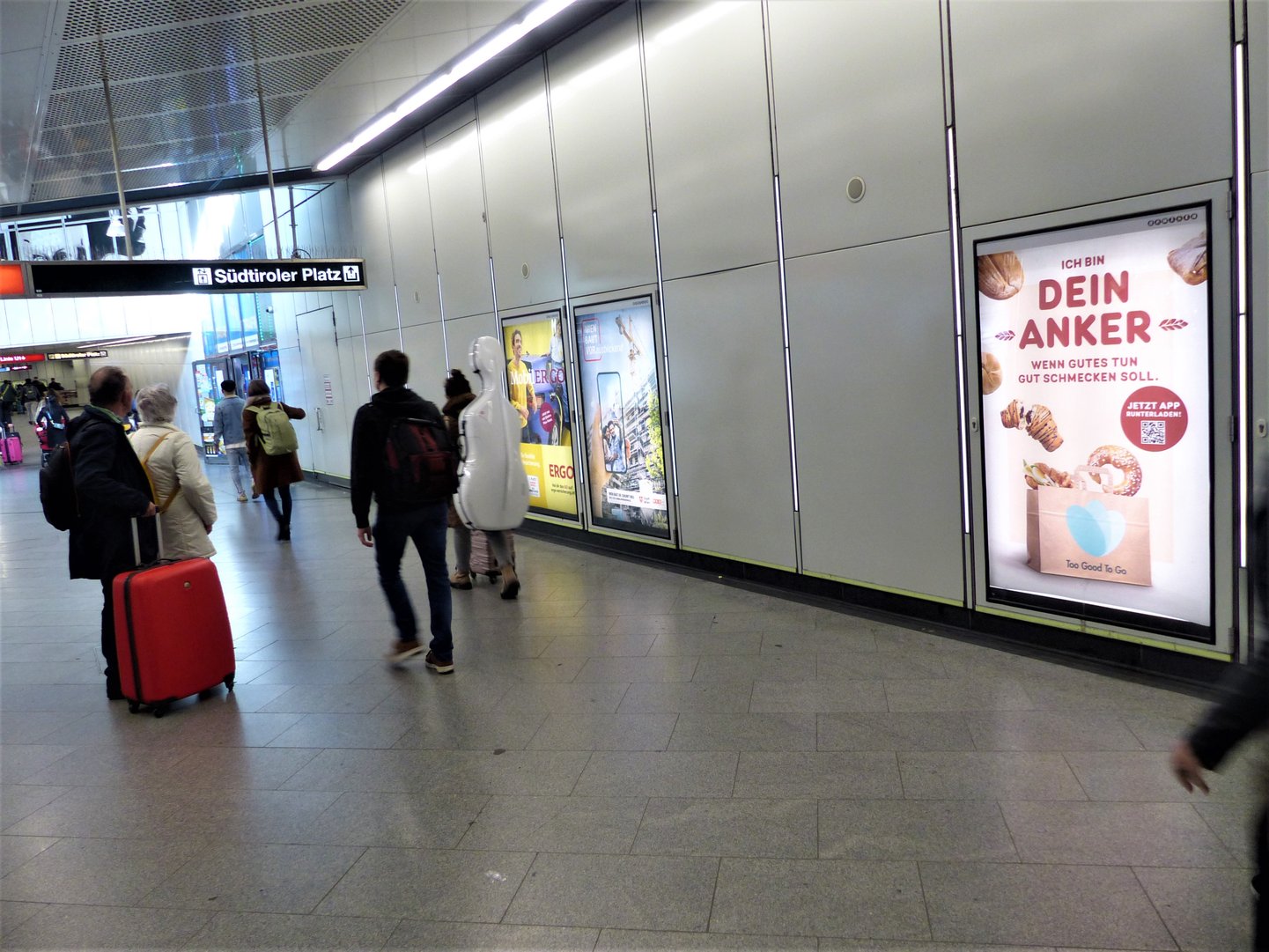 1040-Wien-4.-Wieden-U1-Station-Südtiroler-Pl.jpg
