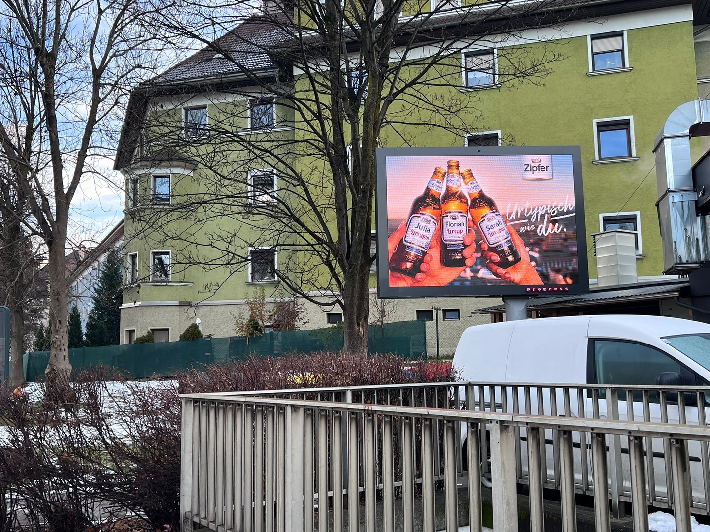 Digitaler-PremiumScreen-Innsbruck1.jpg